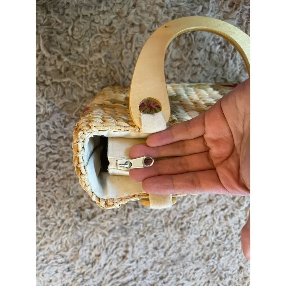 Vintage y2k wicker straw‎ mini purse with embroidered floral front